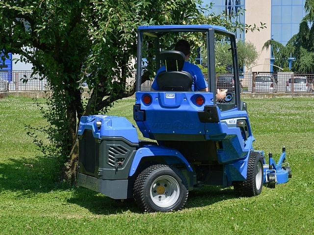 Габаритный мини погрузчик MultiOne 6